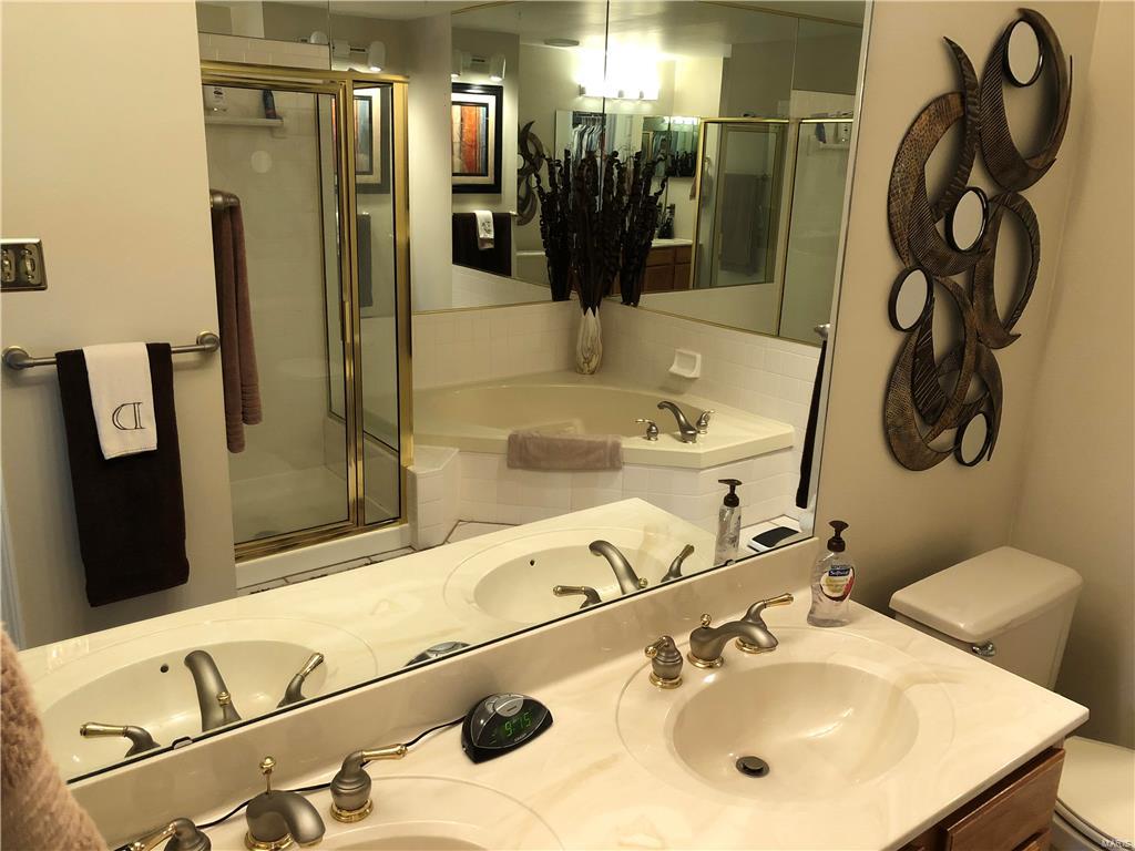 23 Ridgeview Cir Court Ballwin, MO 63021 - Photo 10 of 20 Gallery Image 10