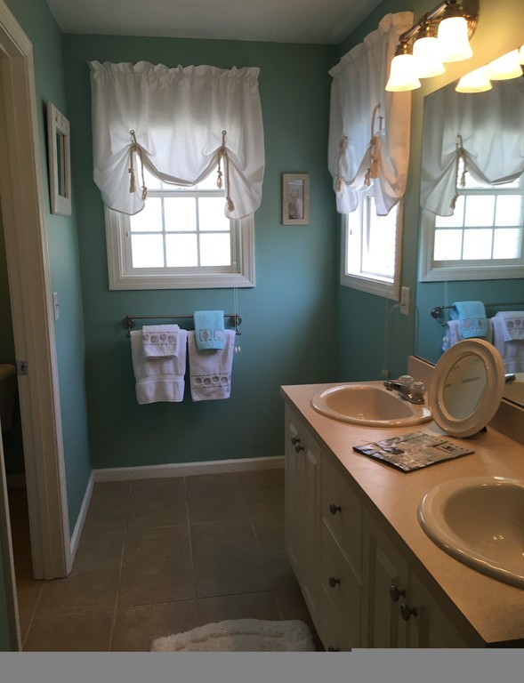 13 Queen Of Roses Lane, Unit 13 Uxbridge, MA 01569 - Photo 10 of 20 Gallery Image 10