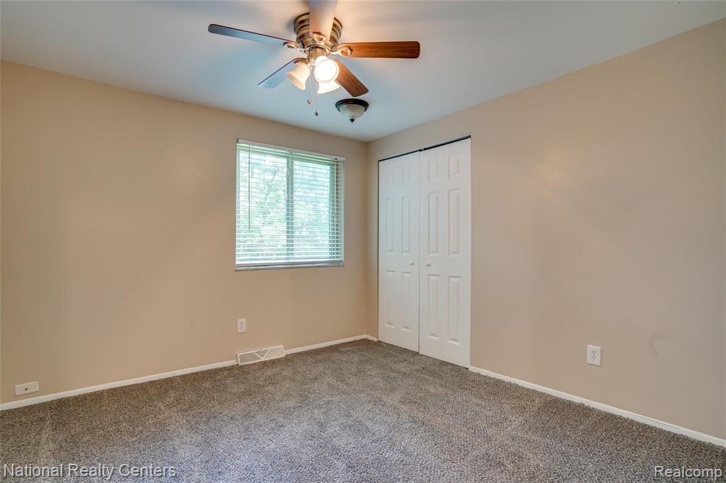 2375 Lochaven Road West Bloomfield, MI 48324 - Photo 11 of 24