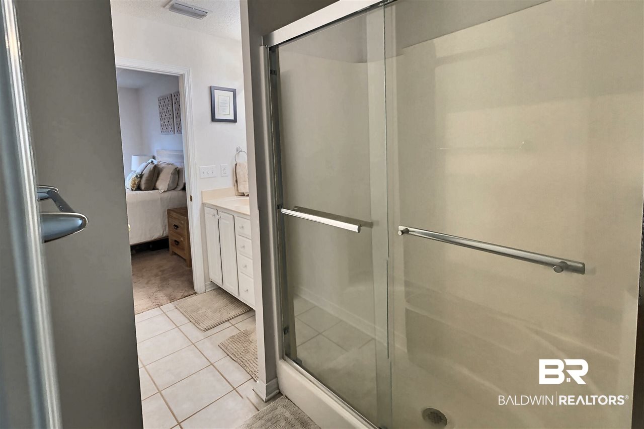 5113 Pine Way Orange Beach, AL 36561 - Photo 11 of 16 MASTER BATH