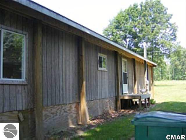 5817 East Pakes Road Crystal, MI 48818 - Photo 9 of 23 1768792-8.JPG