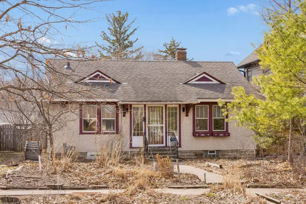 $300,000 | 2146 West James Avenue, St. Paul, MN 55105