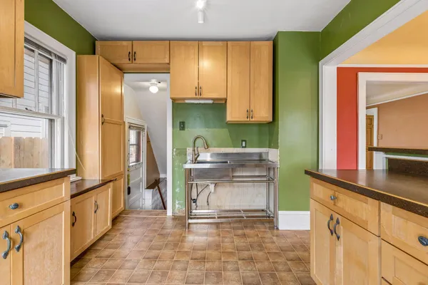 $300,000 | 2146 West James Avenue, St. Paul, MN 55105