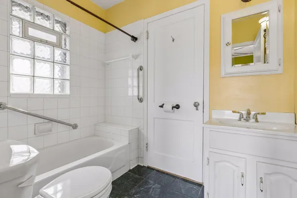 $300,000 | 2146 West James Avenue, St. Paul, MN 55105