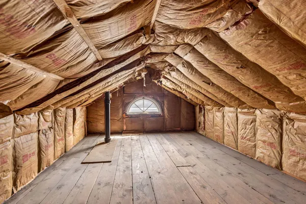 $300,000 | 2146 West James Avenue, St. Paul, MN 55105