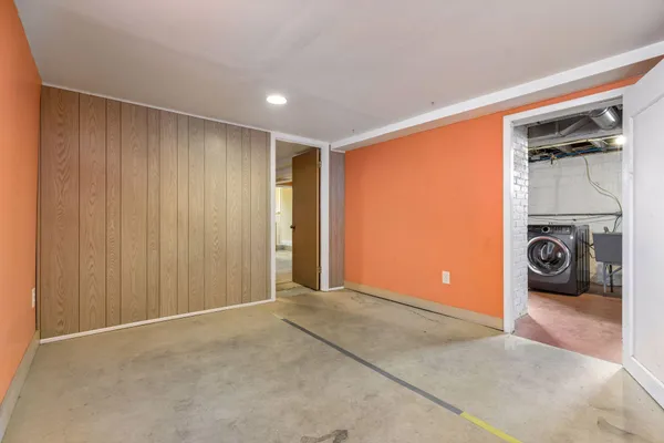 $300,000 | 2146 West James Avenue, St. Paul, MN 55105