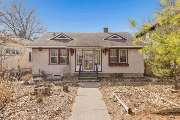 $300,000 | 2146 West James Avenue, St. Paul, MN 55105