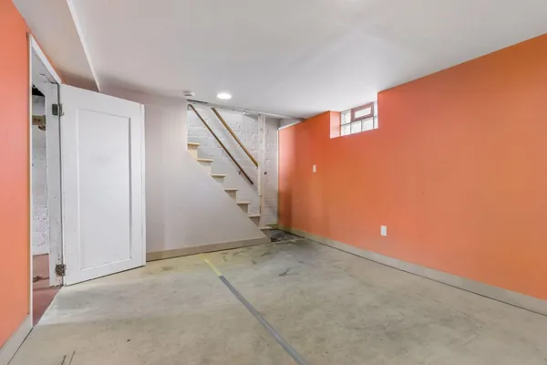 $300,000 | 2146 West James Avenue, St. Paul, MN 55105