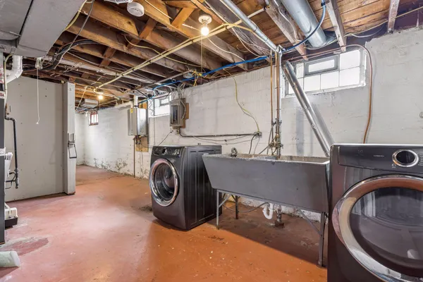 $300,000 | 2146 West James Avenue, St. Paul, MN 55105