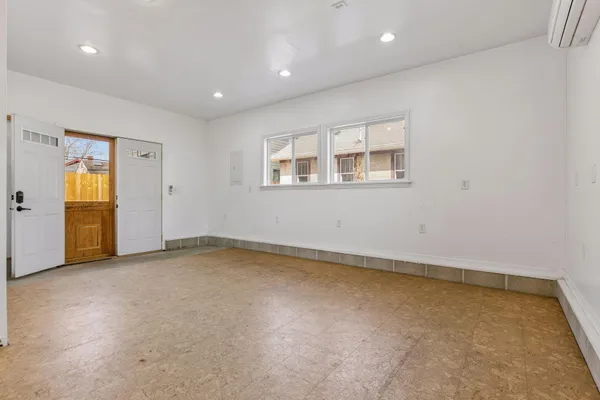 $300,000 | 2146 West James Avenue, St. Paul, MN 55105