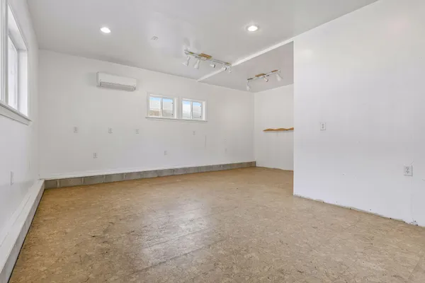 $300,000 | 2146 West James Avenue, St. Paul, MN 55105