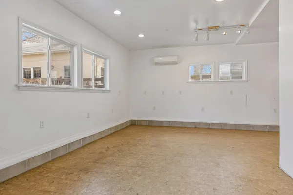 $300,000 | 2146 West James Avenue, St. Paul, MN 55105