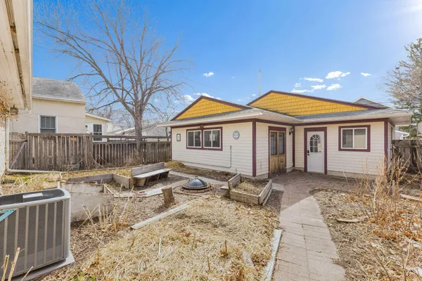 $300,000 | 2146 West James Avenue, St. Paul, MN 55105