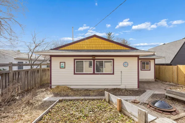 $300,000 | 2146 West James Avenue, St. Paul, MN 55105