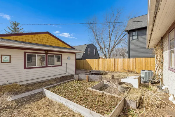 $300,000 | 2146 West James Avenue, St. Paul, MN 55105