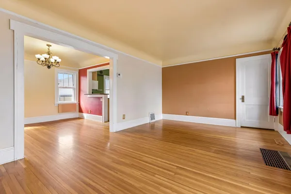 $300,000 | 2146 West James Avenue, St. Paul, MN 55105