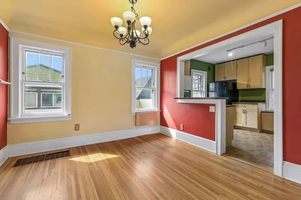 $300,000 | 2146 West James Avenue, St. Paul, MN 55105