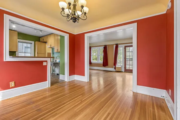 $300,000 | 2146 West James Avenue, St. Paul, MN 55105