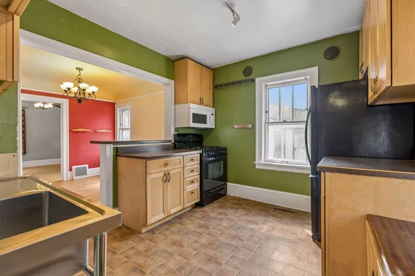 $300,000 | 2146 West James Avenue, St. Paul, MN 55105