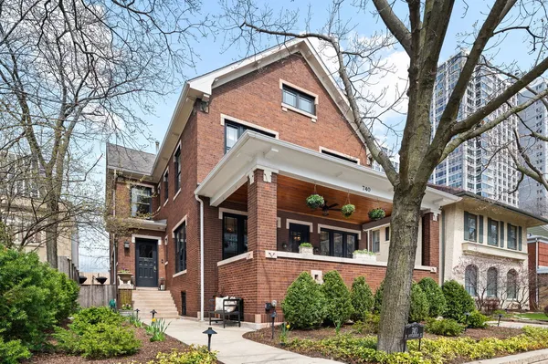 $1,899,000 | 740 West Hutchinson Street, Chicago, IL 60613