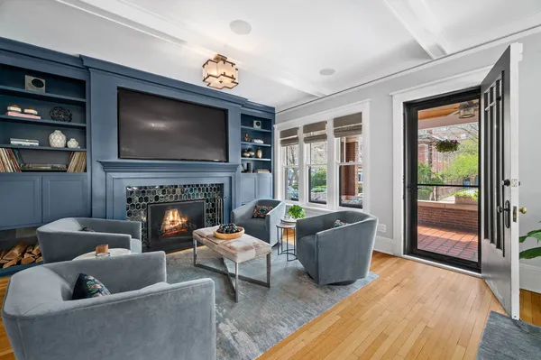 $1,899,000 | 740 West Hutchinson Street, Chicago, IL 60613