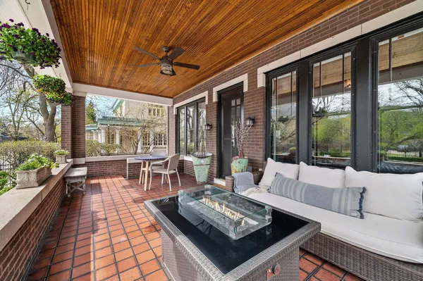 $1,899,000 | 740 West Hutchinson Street, Chicago, IL 60613