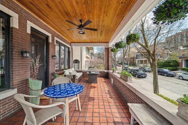 $1,899,000 | 740 West Hutchinson Street, Chicago, IL 60613