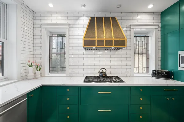 $1,899,000 | 740 West Hutchinson Street, Chicago, IL 60613