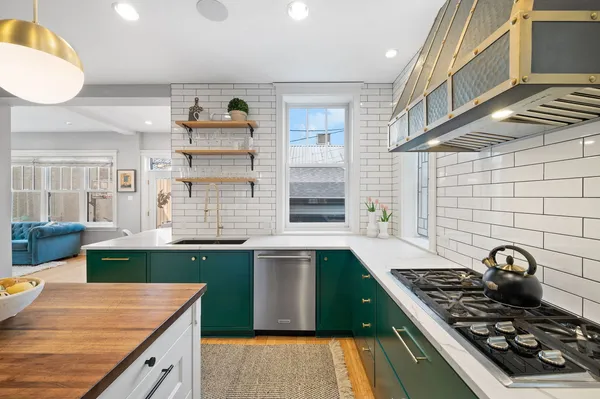 $1,899,000 | 740 West Hutchinson Street, Chicago, IL 60613