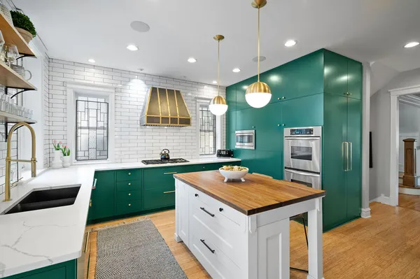 $1,899,000 | 740 West Hutchinson Street, Chicago, IL 60613