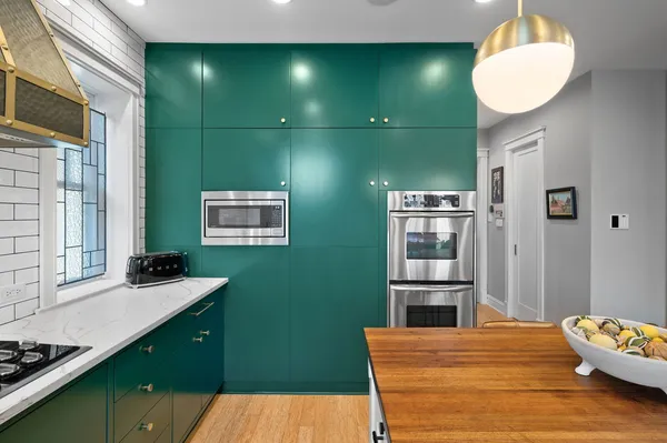 $1,899,000 | 740 West Hutchinson Street, Chicago, IL 60613