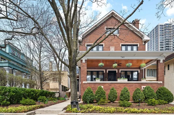 $1,899,000 | 740 West Hutchinson Street, Chicago, IL 60613