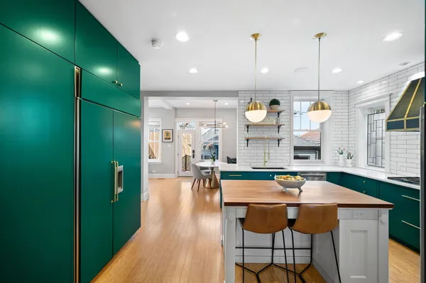 $1,899,000 | 740 West Hutchinson Street, Chicago, IL 60613