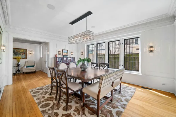 $1,899,000 | 740 West Hutchinson Street, Chicago, IL 60613