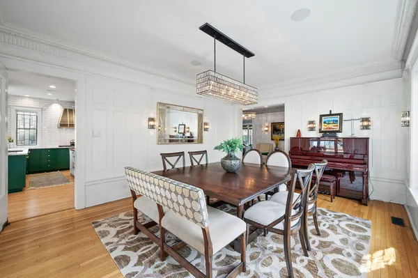 $1,899,000 | 740 West Hutchinson Street, Chicago, IL 60613