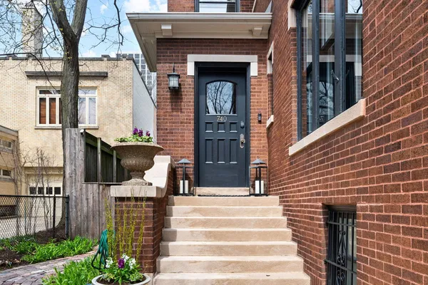 $1,899,000 | 740 West Hutchinson Street, Chicago, IL 60613