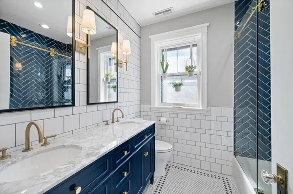 $1,899,000 | 740 West Hutchinson Street, Chicago, IL 60613