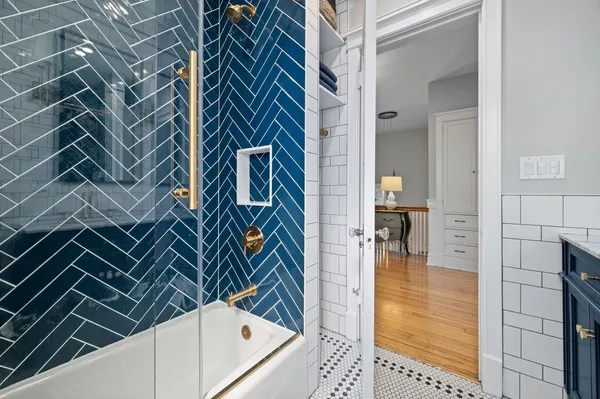 $1,899,000 | 740 West Hutchinson Street, Chicago, IL 60613