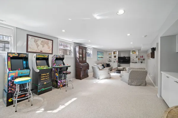 $1,899,000 | 740 West Hutchinson Street, Chicago, IL 60613