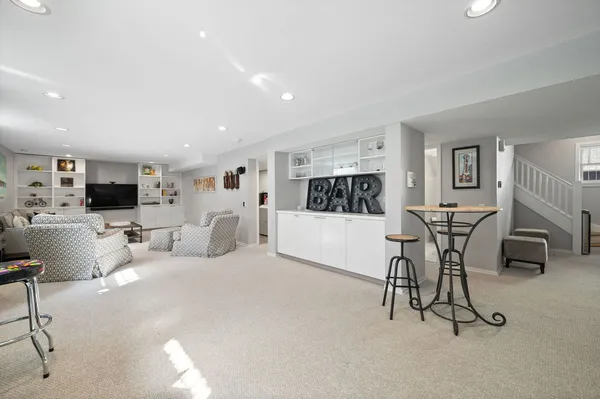 $1,899,000 | 740 West Hutchinson Street, Chicago, IL 60613