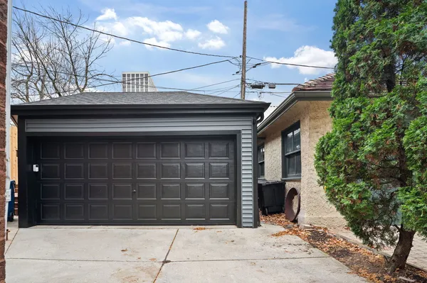 $1,899,000 | 740 West Hutchinson Street, Chicago, IL 60613