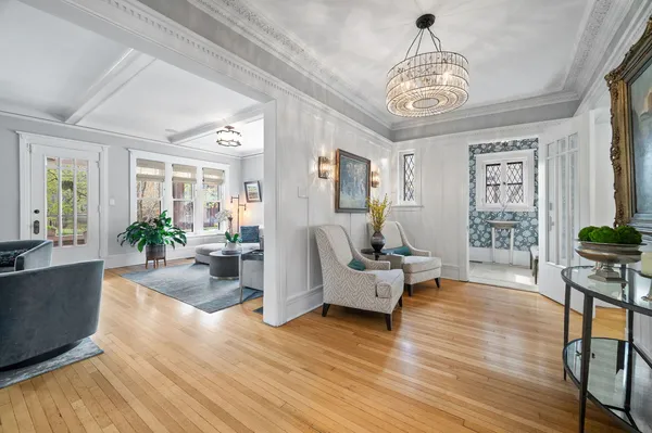 $1,899,000 | 740 West Hutchinson Street, Chicago, IL 60613