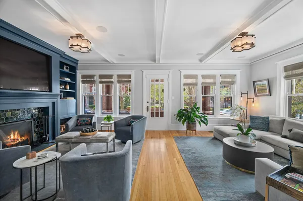 $1,899,000 | 740 West Hutchinson Street, Chicago, IL 60613