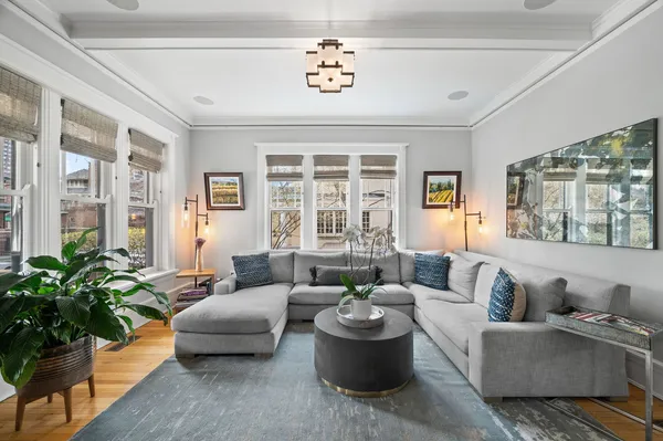 $1,899,000 | 740 West Hutchinson Street, Chicago, IL 60613