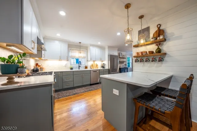 $929,000 | 54 Howard Street, Verona, NJ 07044