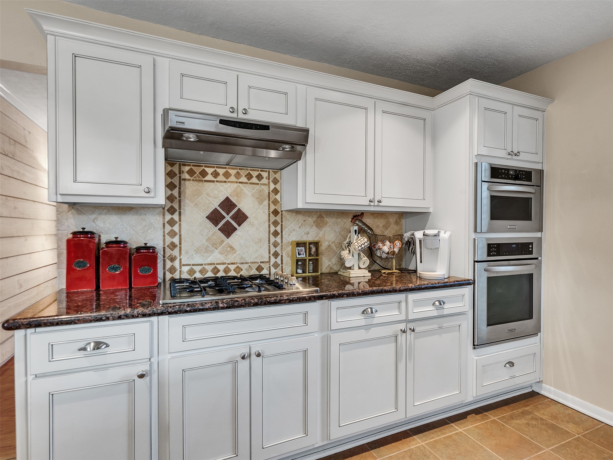 87 South Copper Sage Circle Spring, TX 77381 - Photo 11 of 28 Stylish kitchen offers effortless functionality.