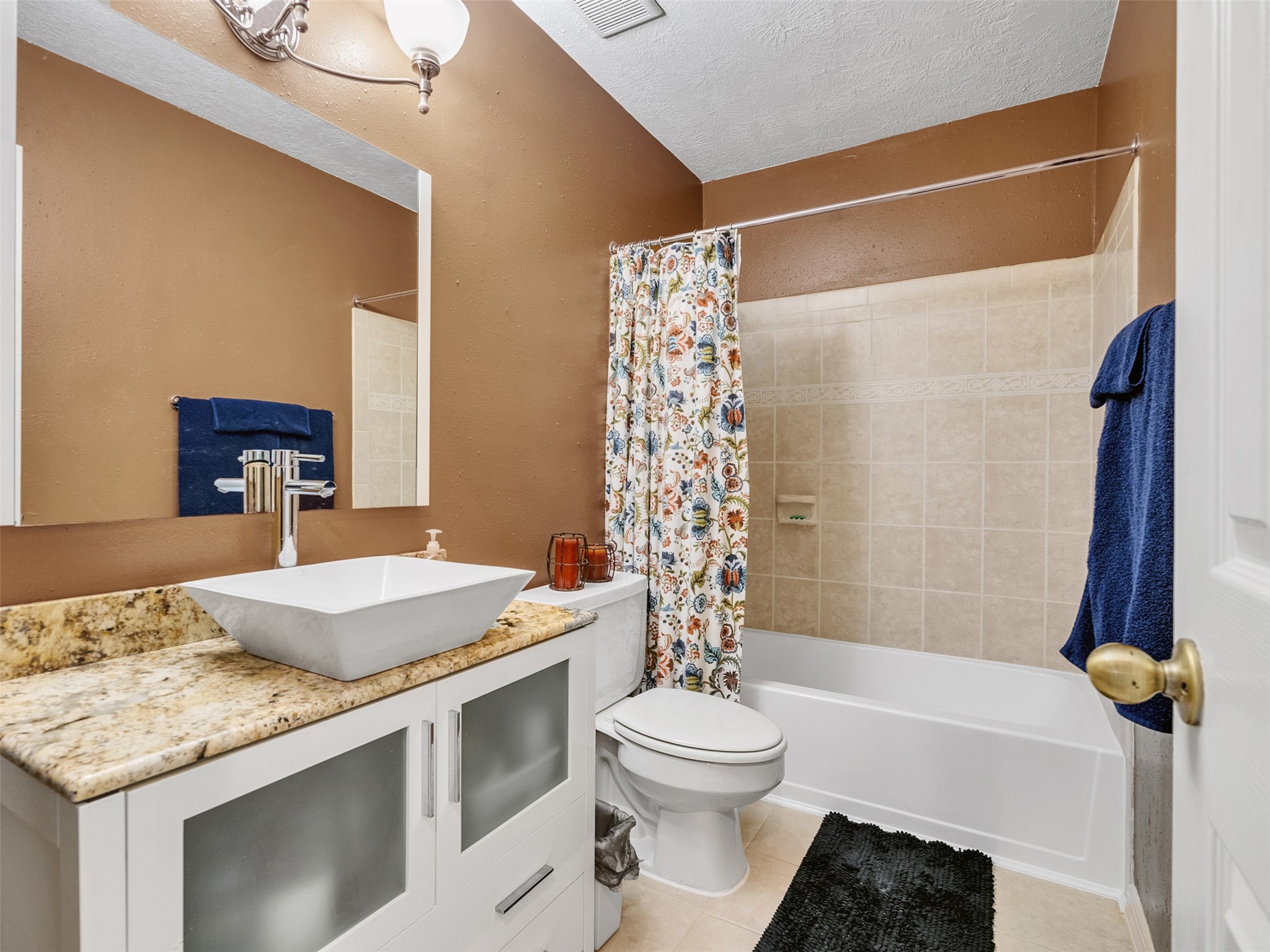 87 South Copper Sage Circle Spring, TX 77381 - Photo 20 of 28 shared secondary bathroom