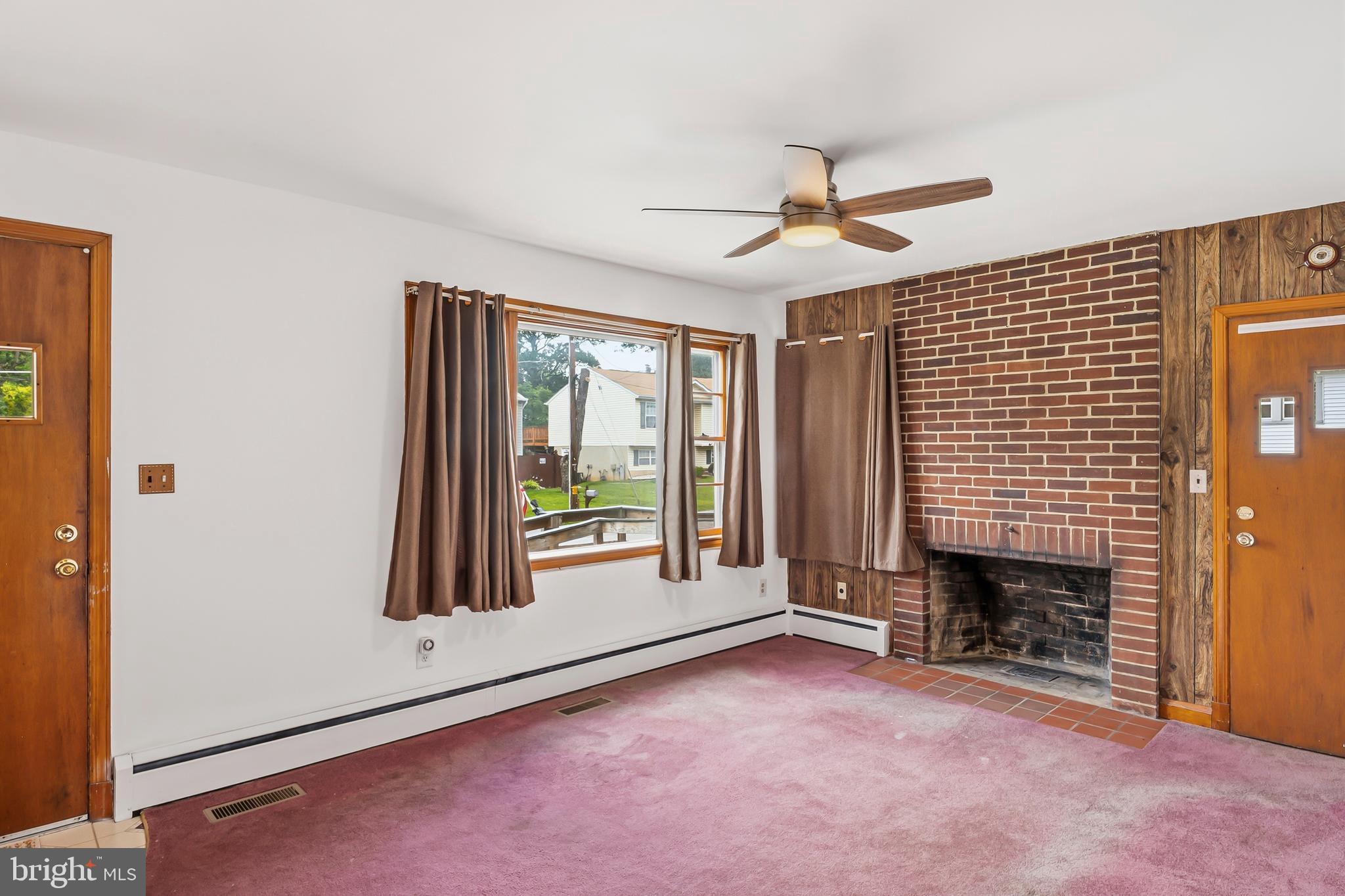 211 Hillendale Avenue Baltimore, MD 21227 - Photo 7 of 38 Living Room