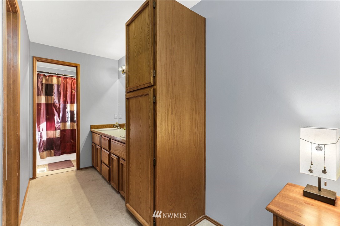 14817 204th Avenue Southeast Renton, WA 98059 - Photo 14 of 33 Gallery Image 14