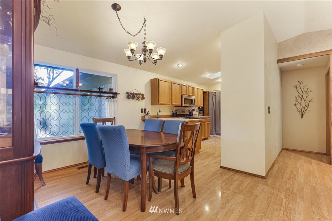 14817 204th Avenue Southeast Renton, WA 98059 - Photo 9 of 33 Gallery Image 9